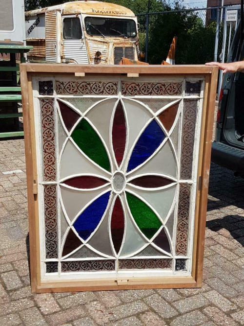 Antiek gebrandschilderd glas/raam in hand gesmeed raamwerk