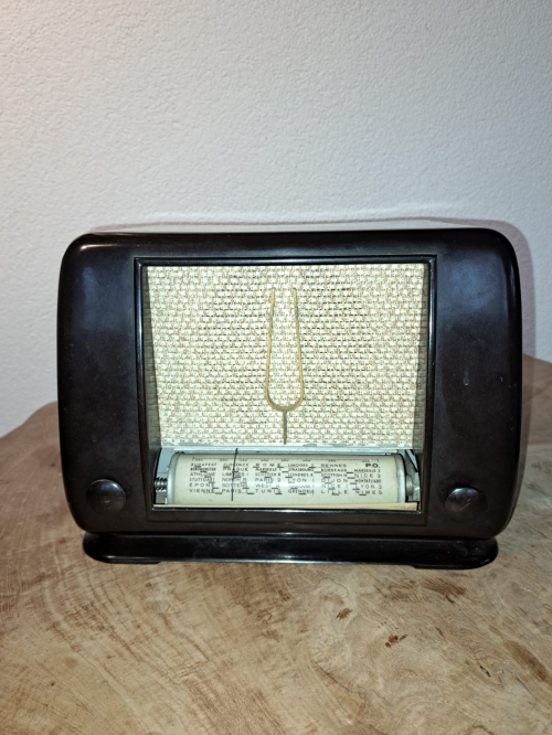 Antieke radio Ducretet Thomson Model d2524 circa 1945