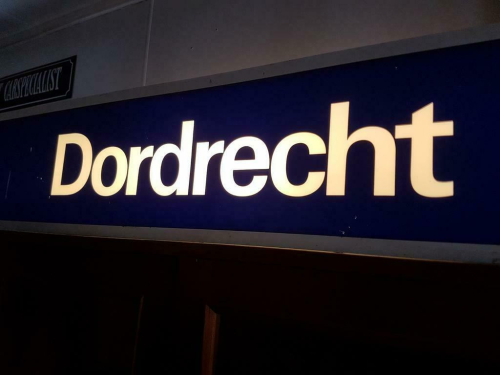 Uniek lichtbak van centraal station Dordrecht, werkt 100%&#128642;