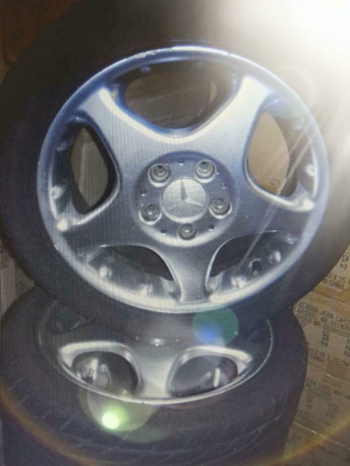 Originele 16"inch velgen van Mercedes Benz met goede banden.