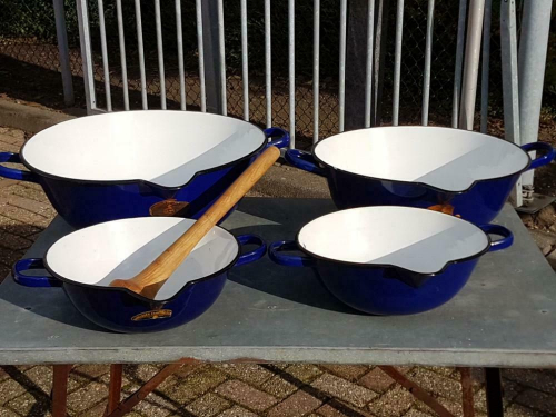 Antieke set met 4 emaille schalen uit een Duitse apotheek&#129321;