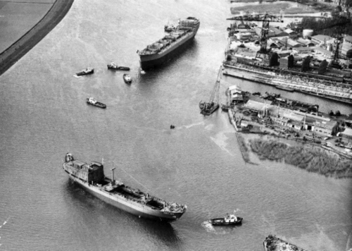 Antieke koppentrekker , spijkertrekker van een scheepswerf.