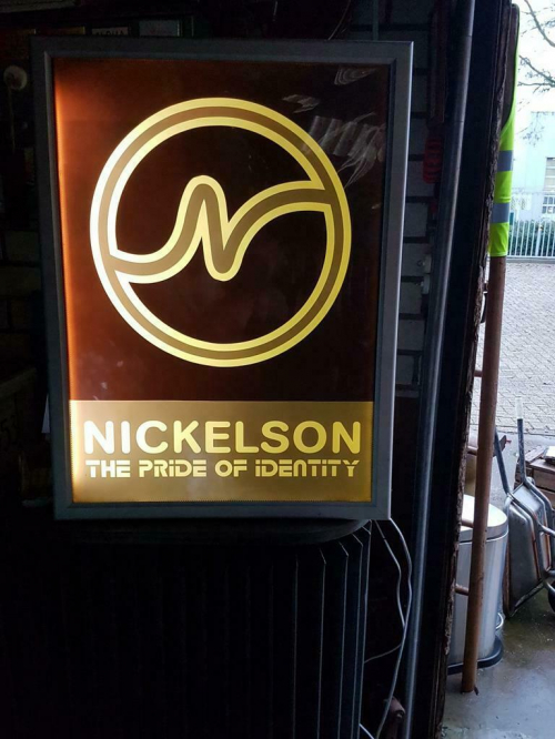 Mooie reclame lichtbak van Nickelson