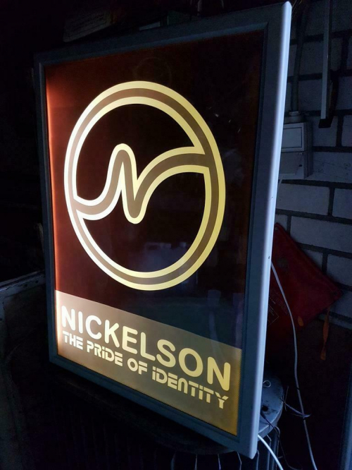 Mooie reclame lichtbak van Nickelson