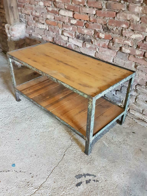 Industriële sidetable of tv meubel , stalen frame met hout