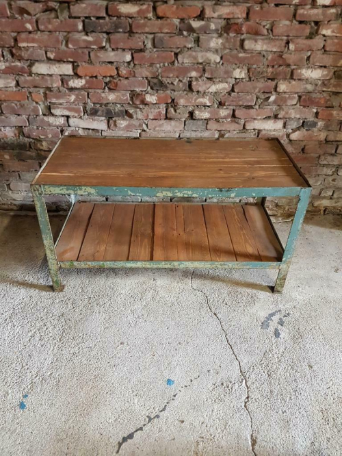 Industriële sidetable of tv meubel , stalen frame met hout