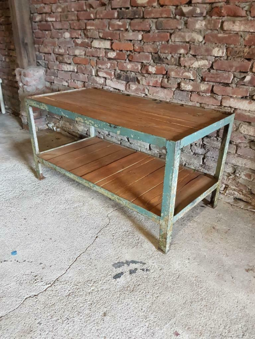 Industriële sidetable of tv meubel , stalen frame met hout