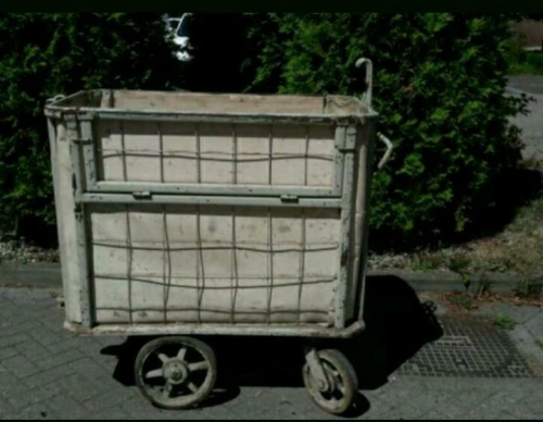 Stoere vintage trolley wagen , post , wasserette , ex USSR 