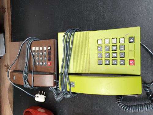 Retro , vintage huis telefoons , origineel uit de 80'r jaren !