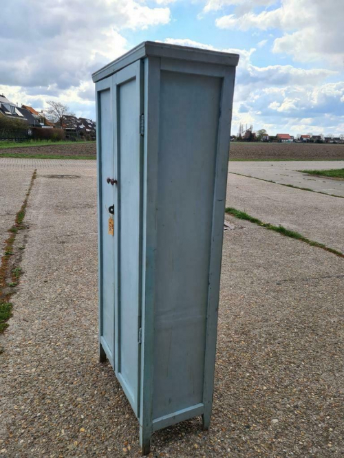 Unieke kleine maat houten locker in babyblauw