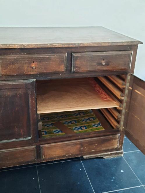 Robuust oud donker eiken dressoir